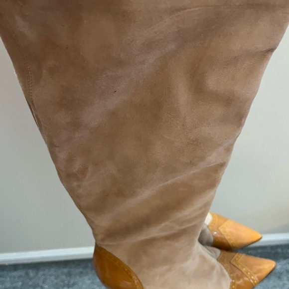 Suede boots light color with patent at toe and heel - Picture 3 of 4